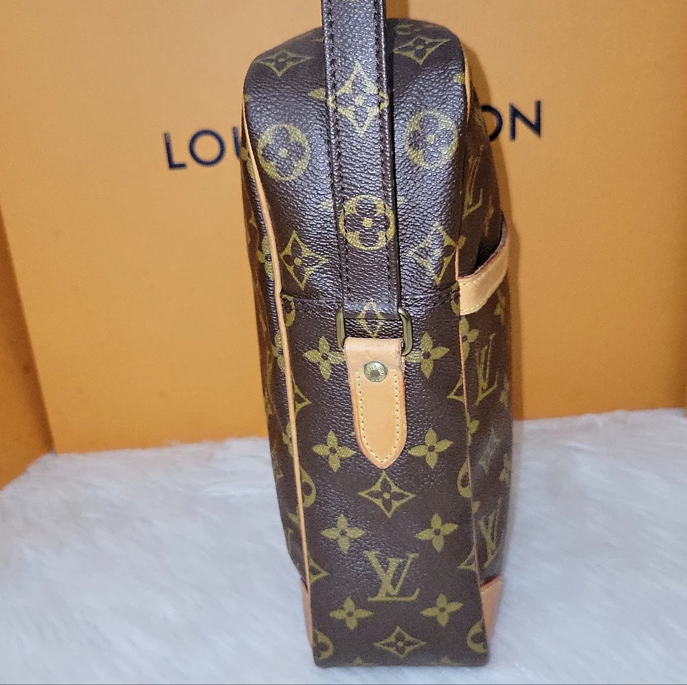 ππ₯Rare π₯π π―%Authentic Louis Vuitton Danube MM Crossbody Bag Monogram Canvas - Picture 3 of 16